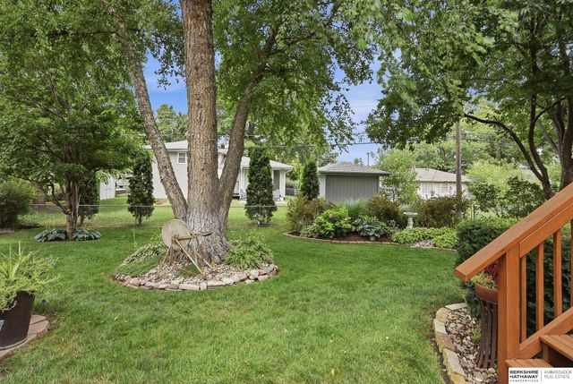 10934 Spring Street, Omaha, NE 68144