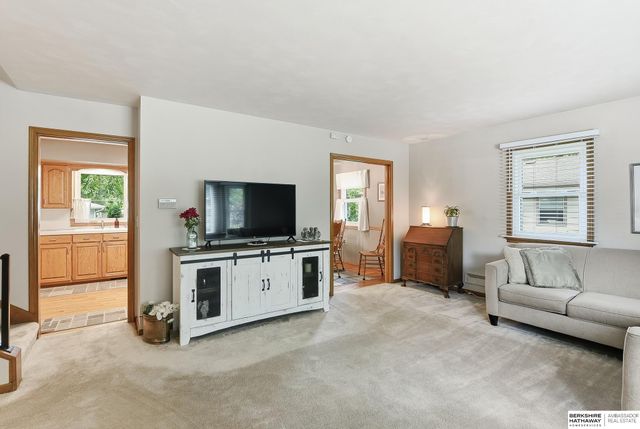 10934 Spring Street, Omaha, NE 68144