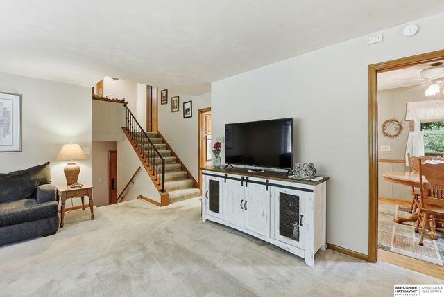10934 Spring Street, Omaha, NE 68144