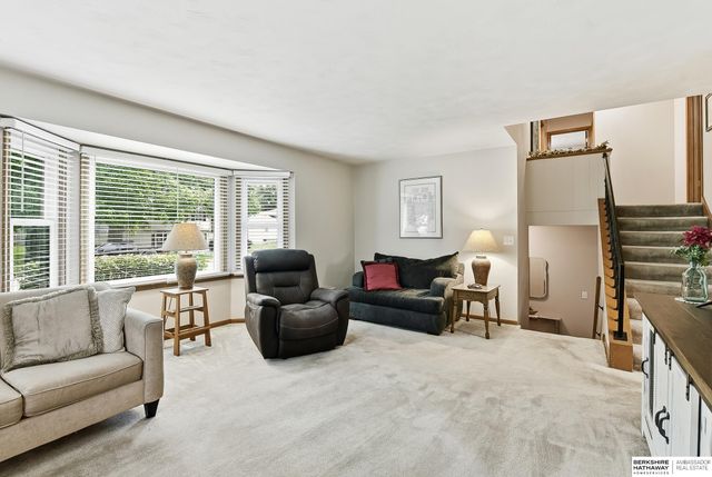 10934 Spring Street, Omaha, NE 68144