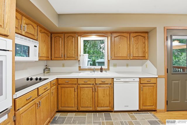 10934 Spring Street, Omaha, NE 68144