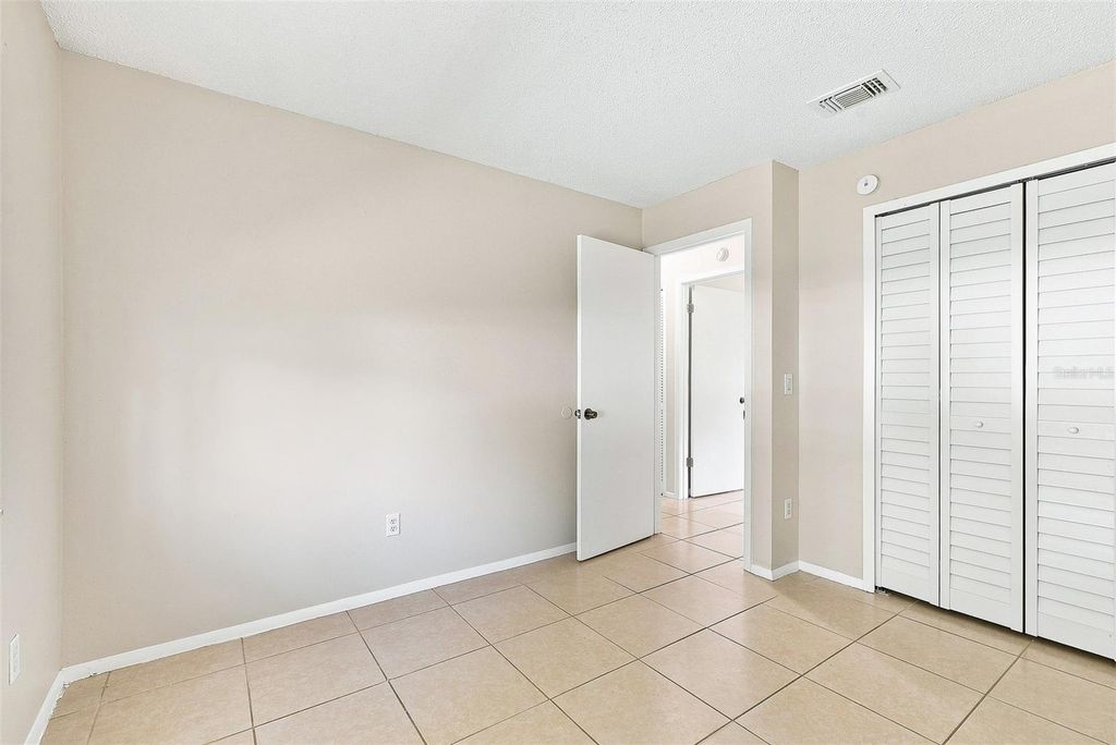 Image 13 of property listing at 7720 LAKESIDE WOODS DRIVE, Orlando, FL 32810