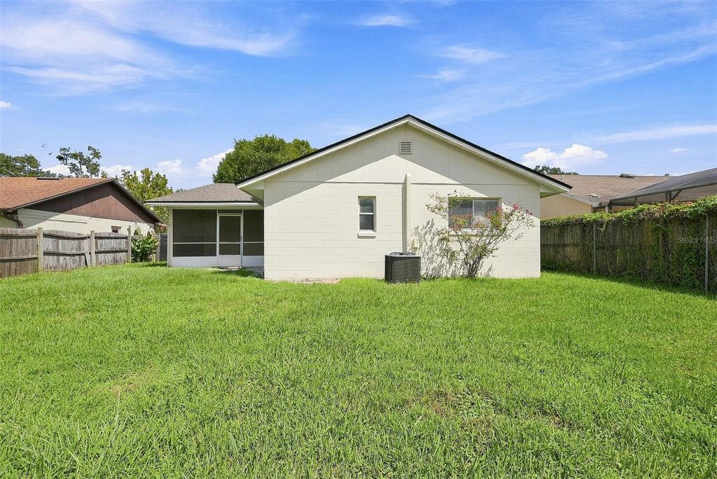 Image 19 of property listing at 7720 LAKESIDE WOODS DRIVE, Orlando, FL 32810