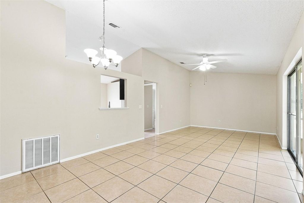 Image 6 of property listing at 7720 LAKESIDE WOODS DRIVE, Orlando, FL 32810