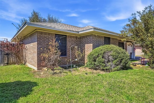 821 Jennifer Court, Sanger, TX 76266