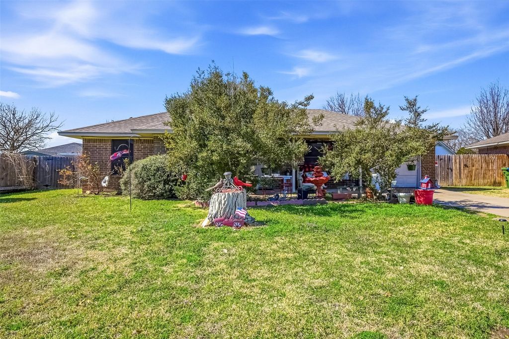 821 Jennifer Court, Sanger, TX 76266