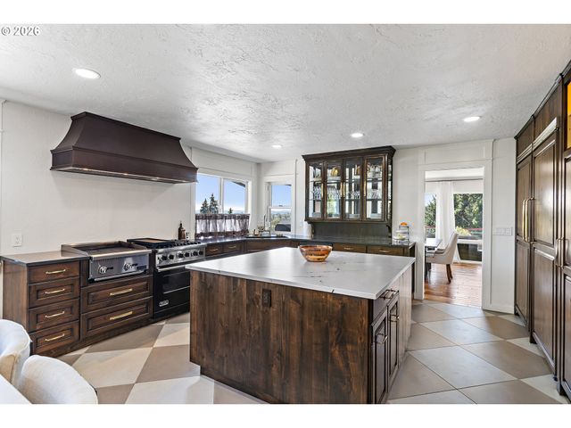 876 TAYBIN Rd Nw, Salem, OR 97304