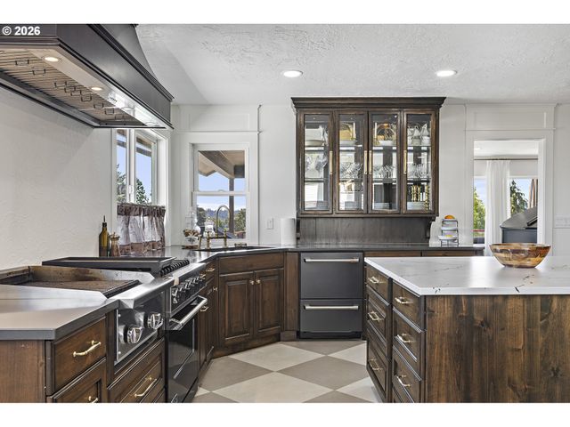 876 TAYBIN Rd Nw, Salem, OR 97304