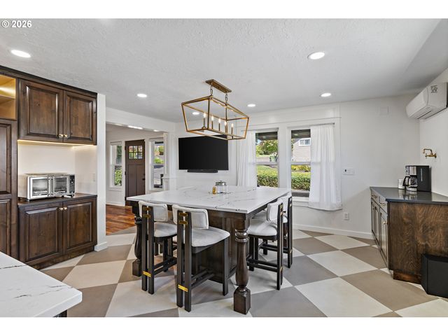 876 TAYBIN Rd Nw, Salem, OR 97304