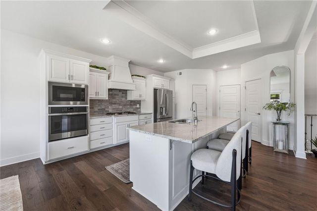 10322 N Winchester Avenue, Kansas City, MO 64156