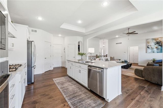10322 N Winchester Avenue, Kansas City, MO 64156