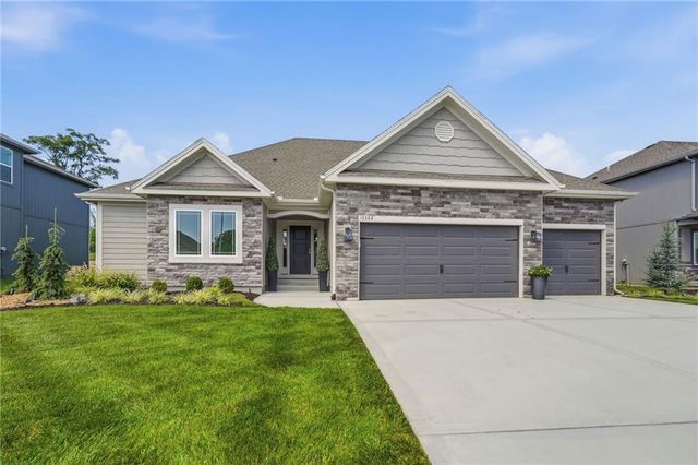 10322 N Winchester Avenue, Kansas City, MO 64156