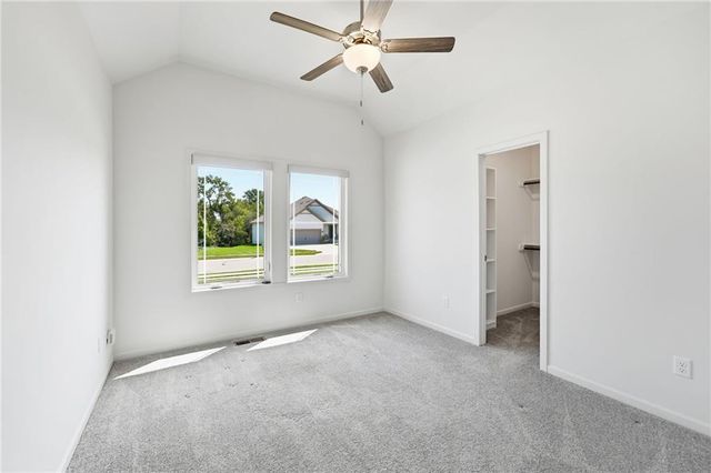 10322 N Winchester Avenue, Kansas City, MO 64156