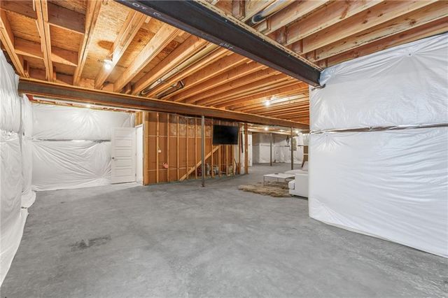 10322 N Winchester Avenue, Kansas City, MO 64156