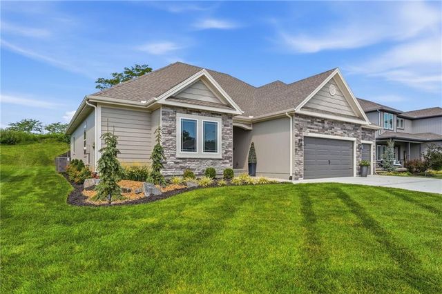 10322 N Winchester Avenue, Kansas City, MO 64156