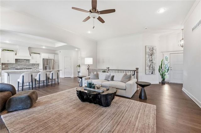 10322 N Winchester Avenue, Kansas City, MO 64156