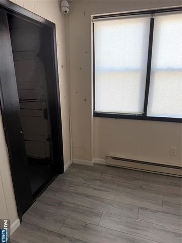 300 Lake Avenue, Lyndhurst, NJ 07071