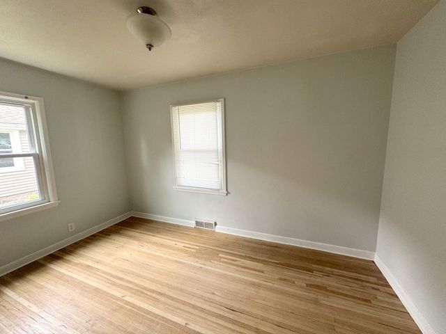 1874 Hawthorne Avenue E, Saint Paul, MN 55119