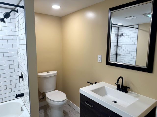 1874 Hawthorne Avenue E, Saint Paul, MN 55119