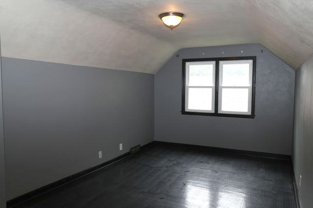 1874 Hawthorne Avenue E, Saint Paul, MN 55119