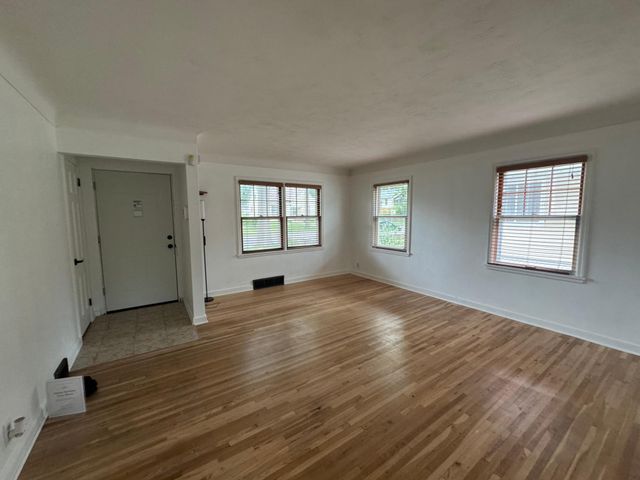 1874 Hawthorne Avenue E, Saint Paul, MN 55119