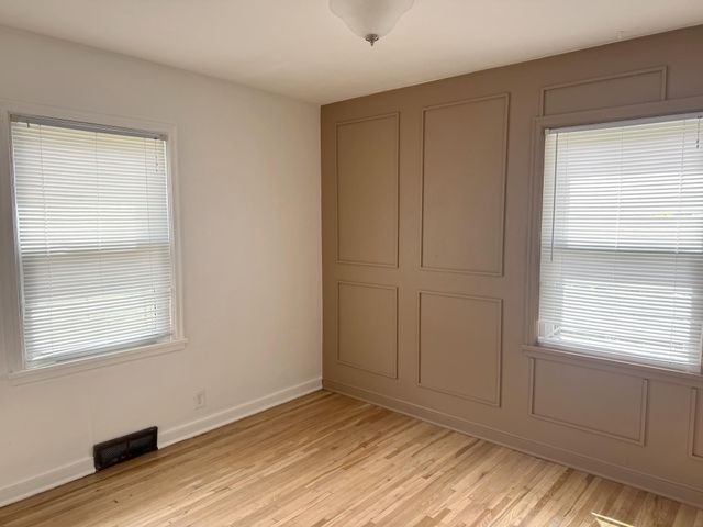 1874 Hawthorne Avenue E, Saint Paul, MN 55119