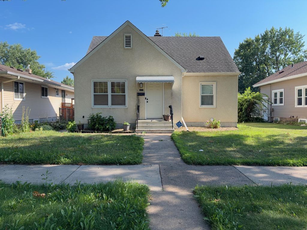 1874 Hawthorne Avenue E, Saint Paul, MN 55119