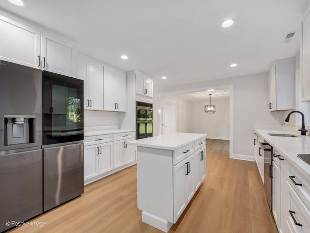605 Polo Drive, Wheaton, IL 60187