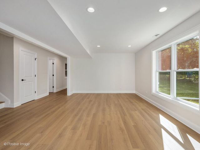 605 Polo Drive, Wheaton, IL 60187