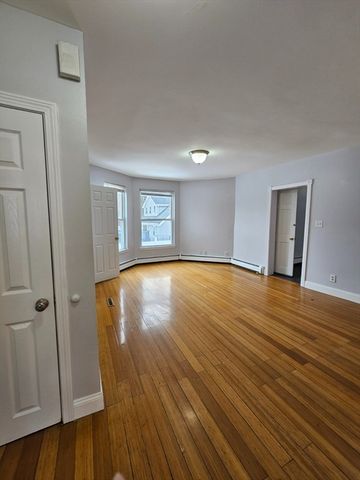 39 Grafton St, Brockton, MA 02301