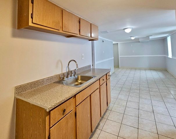 39 Grafton St, Brockton, MA 02301