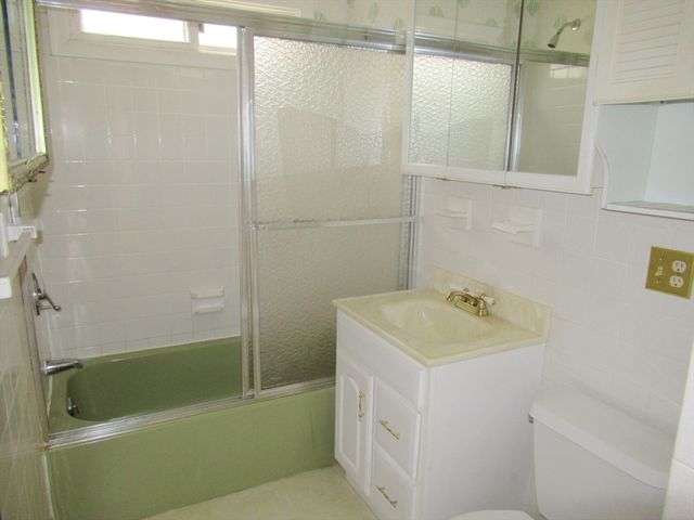 35 Tioga St, Springfield, MA 01128