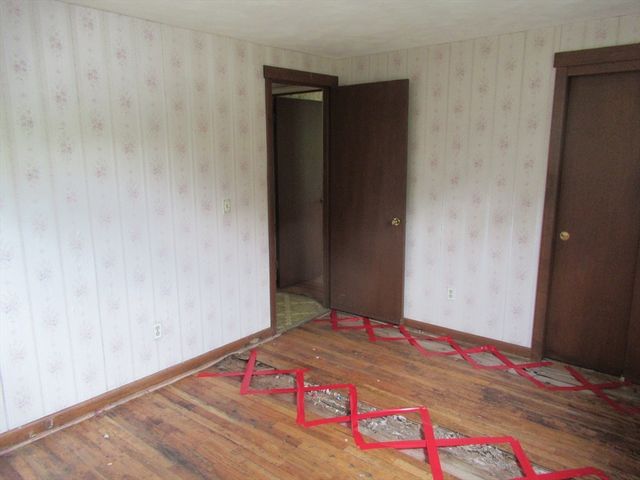 35 Tioga St, Springfield, MA 01128