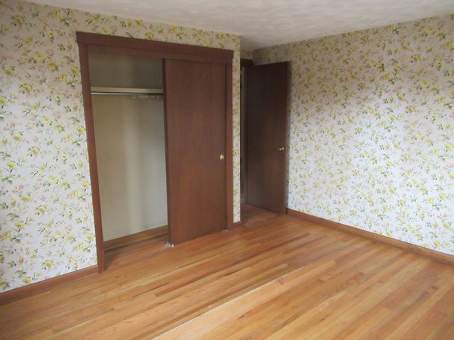 35 Tioga St, Springfield, MA 01128