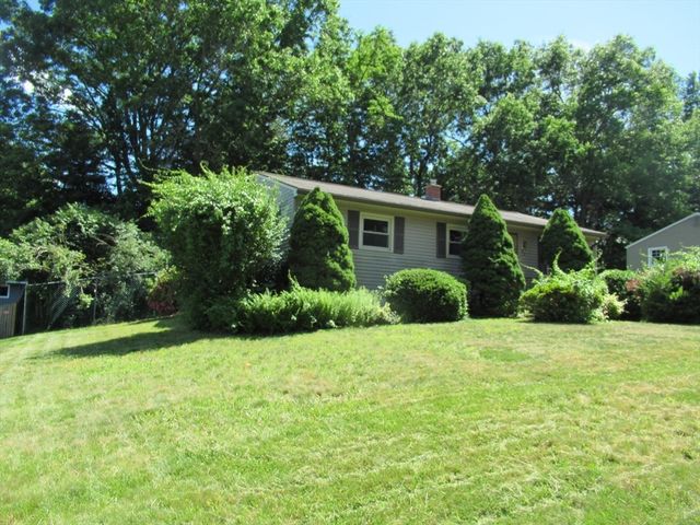 35 Tioga St, Springfield, MA 01128