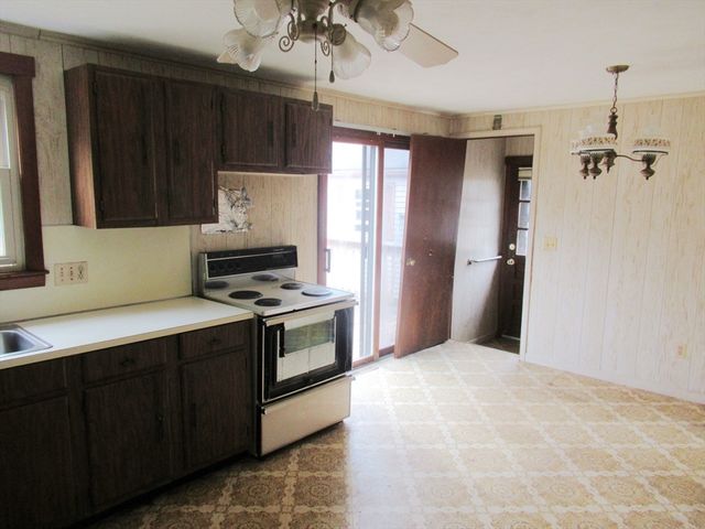 35 Tioga St, Springfield, MA 01128