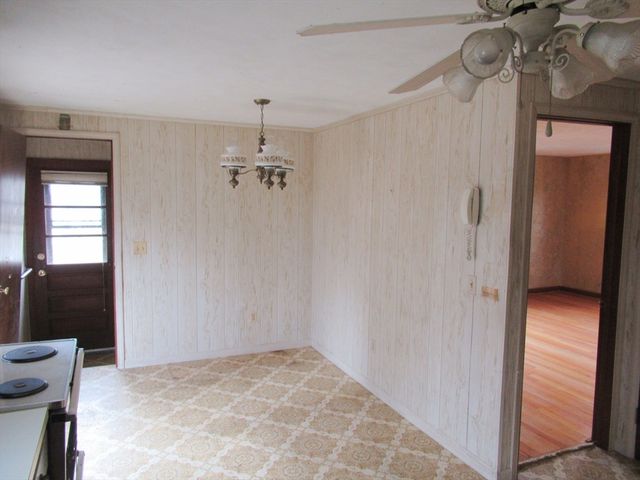 35 Tioga St, Springfield, MA 01128