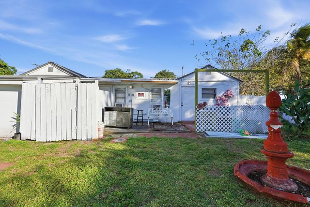 230 SW 14th Street, Dania Beach, FL 33004