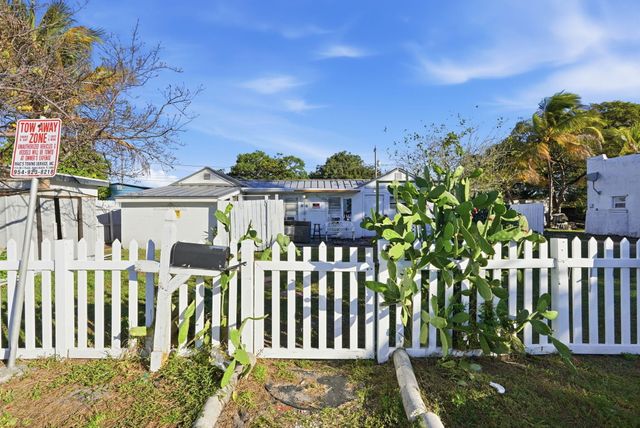 230 SW 14th Street, Dania Beach, FL 33004