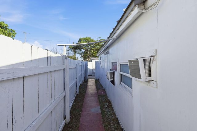 230 SW 14th Street, Dania Beach, FL 33004
