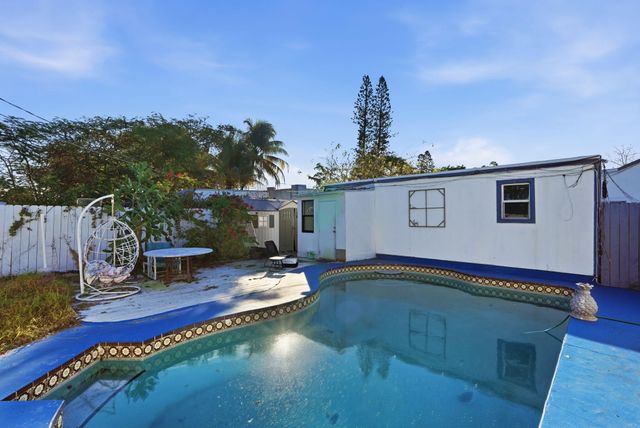 230 SW 14th Street, Dania Beach, FL 33004