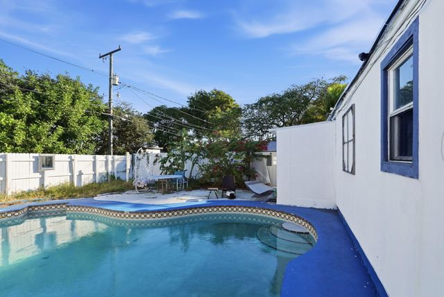 230 SW 14th Street, Dania Beach, FL 33004
