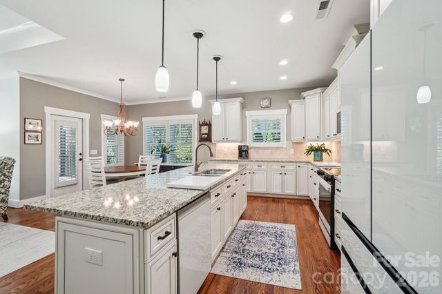 31 N Anvil Avenue, Hendersonville, NC 28792