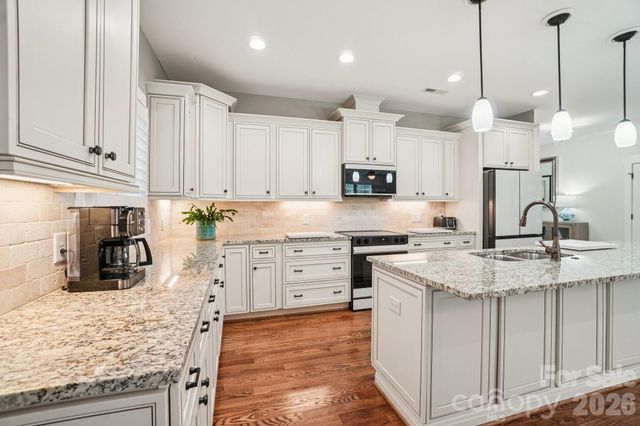 31 N Anvil Avenue, Hendersonville, NC 28792