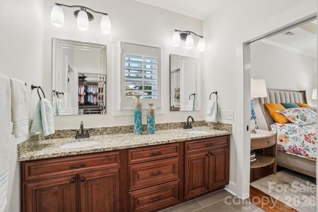 31 N Anvil Avenue, Hendersonville, NC 28792