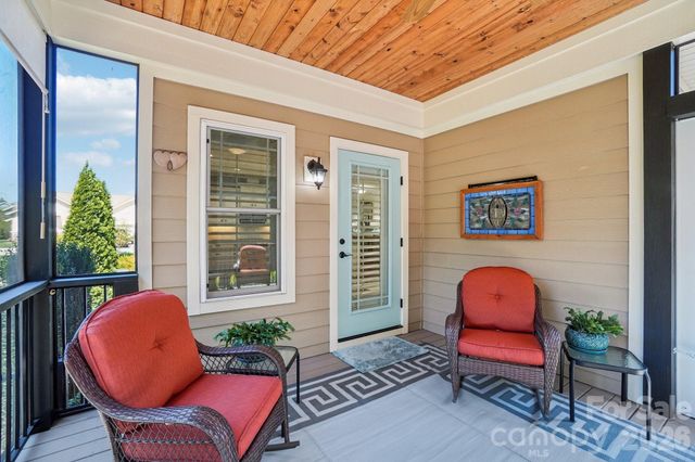 31 N Anvil Avenue, Hendersonville, NC 28792