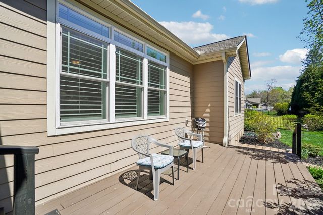 31 N Anvil Avenue, Hendersonville, NC 28792