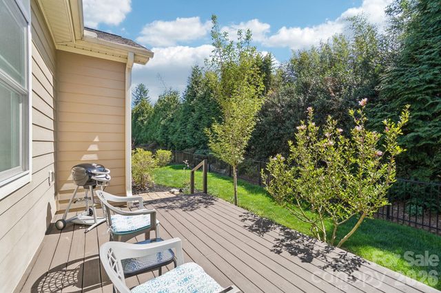 31 N Anvil Avenue, Hendersonville, NC 28792