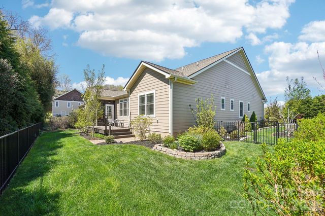 31 N Anvil Avenue, Hendersonville, NC 28792