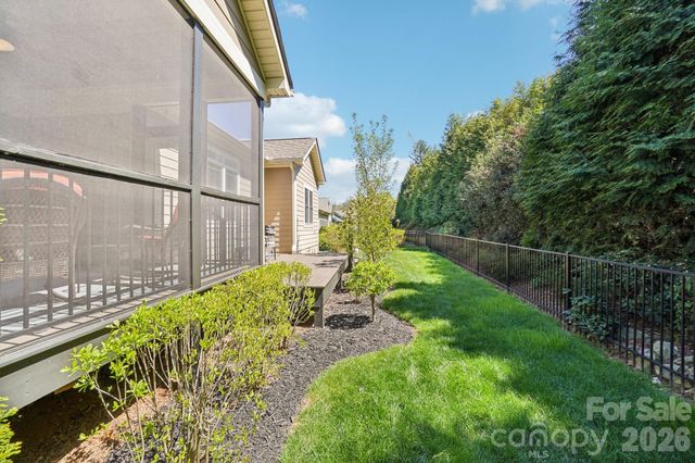 31 N Anvil Avenue, Hendersonville, NC 28792